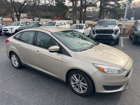 Used 2017 Ford Focus SE image 8