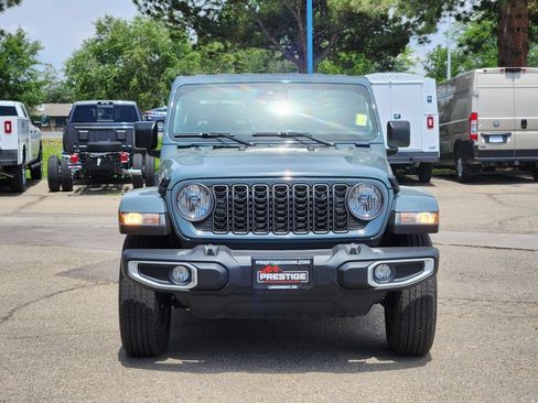 Used 2024 Jeep Gladiator Sport AWD/4WD image 5