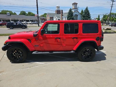 Certified 2025 Jeep Wrangler Unlimited Sahara AWD/4WD image 8