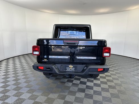 Used 2021 Jeep Gladiator Sport image 9