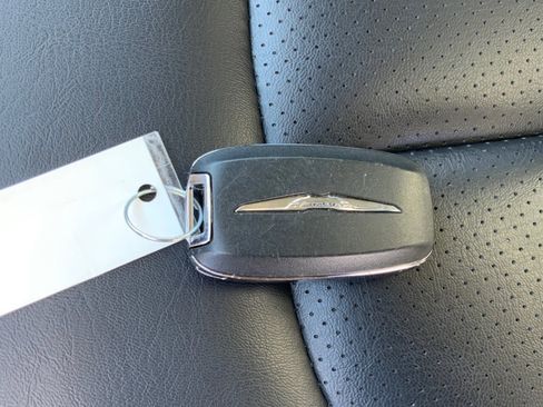 Used 2023 Chrysler Pacifica Touring-L image 36