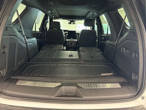 Used 2026 GMC Yukon Denali w/ Sun & Power Step Package AWD/4WD image 8
