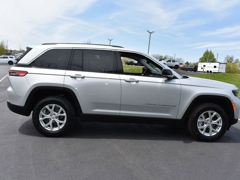 Used 2023 Jeep Grand Cherokee Limited w/ Luxury Tech Group II AWD/4WD image 4