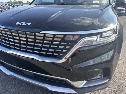 Certified 2022 Kia Carnival SX image 3