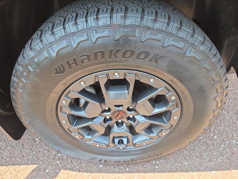 Used 2023 Nissan Frontier PRO-4X AWD/4WD image 9