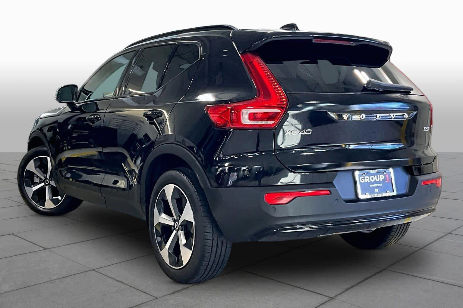 Certified 2024 Volvo XC40 B5 Plus w/ Climate Package AWD/4WD image 12