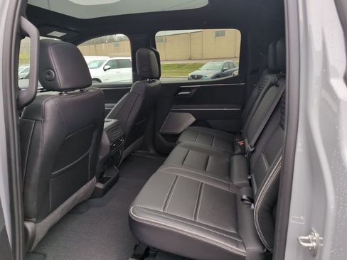 Used 2024 GMC Sierra EV Denali image 11