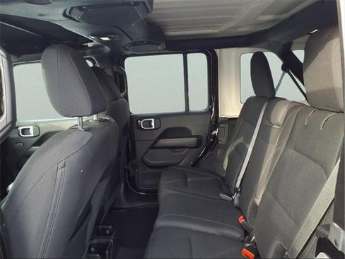 Used 2018 Jeep Wrangler Unlimited Sahara w/ Cold Weather Group image 8