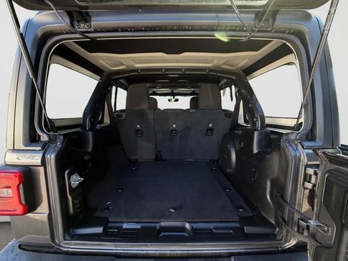 Used 2020 Jeep Wrangler Unlimited Sahara AWD/4WD image 16