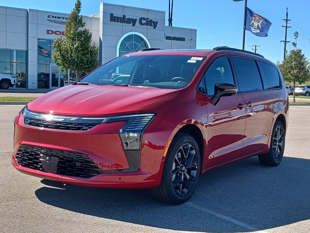 New 2027 Chrysler Pacifica Limited w/ Family Tech Group AWD/4WD image 2