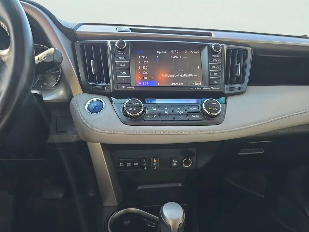 Used 2018 Toyota RAV4 Limited AWD/4WD image 21