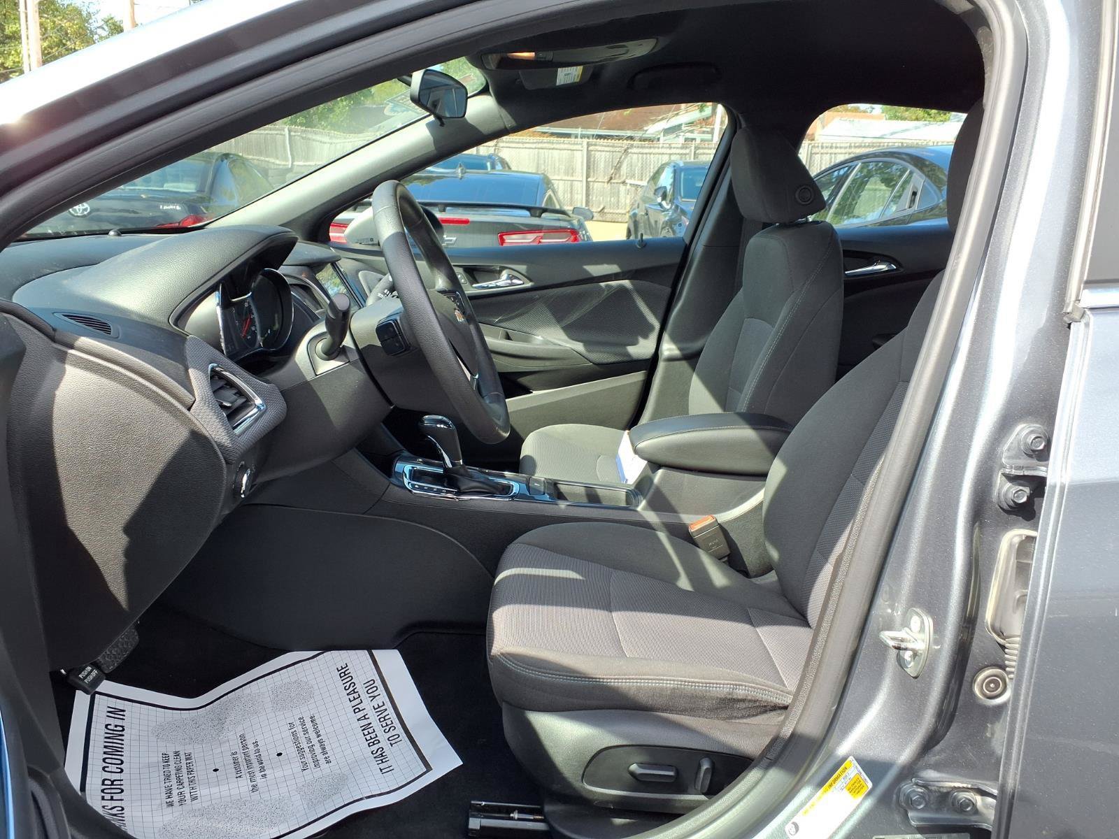 Used 2018 Chevrolet Cruze LT w/ Convenience Package FWD image 17