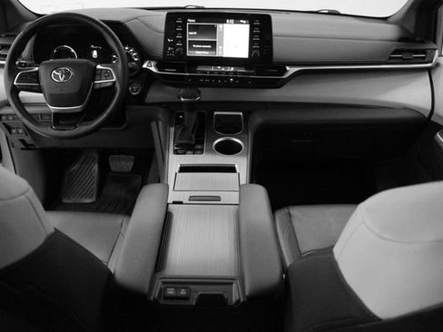 Used 2024 Toyota Sienna XSE image 14