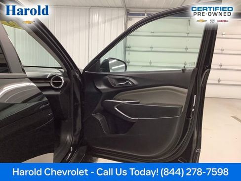 Used 2025 Chevrolet Trax ACTIV FWD image 10
