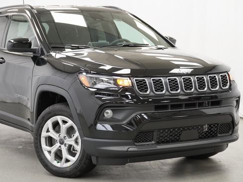 Certified 2025 Jeep Compass Latitude w/ Convenience Group image 3