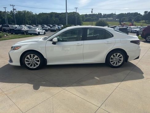 Used 2023 Toyota Camry LE AWD/4WD image 4