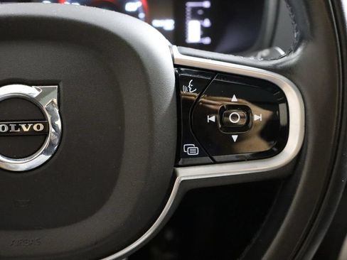 Used 2018 Volvo XC90 T5 Momentum w/ Convenience Package FWD image 10