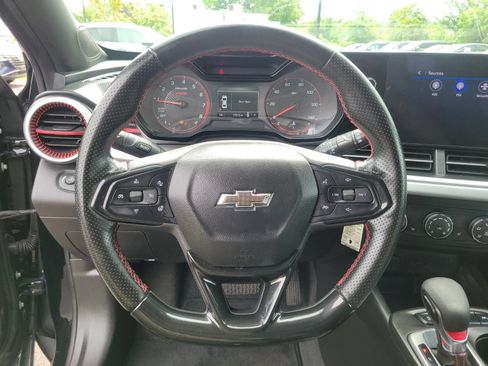Used 2024 Chevrolet Trax RS FWD image 32