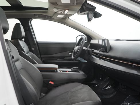 Used 2025 Nissan Ariya AWD image 11