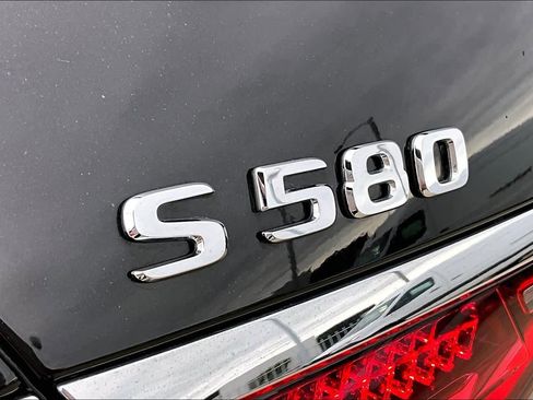 Used 2023 Mercedes-Benz S 580 4MATIC Sedan image 9