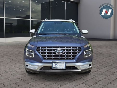 Used 2023 Hyundai Venue Limited FWD image 8