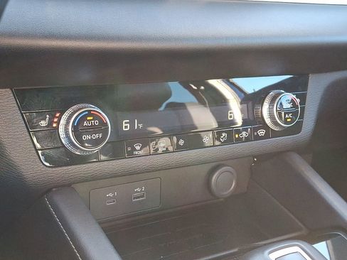 Used 2023 Mitsubishi Outlander SE Black Edition image 17