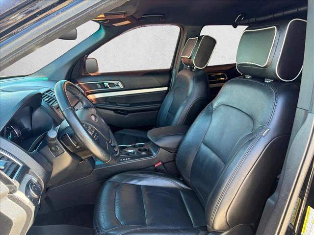 Used 2016 Ford Explorer XLT w/ Equipment Group 202A FWD image 17