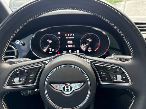 Used 2021 Bentley Bentayga AWD/4WD image 21