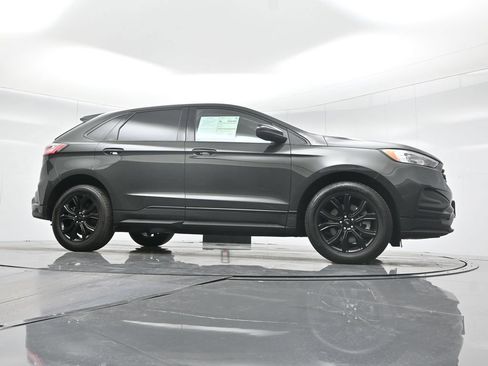 Used 2022 Ford Edge SE w/ Black Appearance Package AWD/4WD image 4