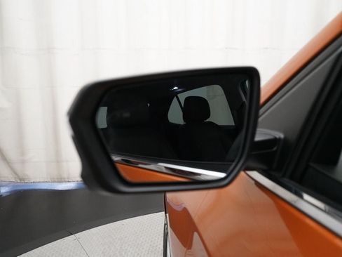 Used 2018 Chevrolet Equinox LT FWD image 25