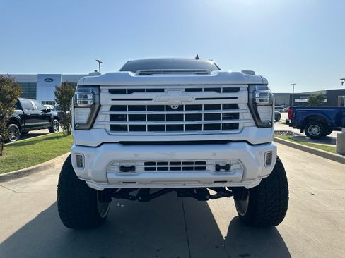 Used 2024 Chevrolet Silverado 2500 LTZ w/ LTZ Convenience Package AWD/4WD image 9