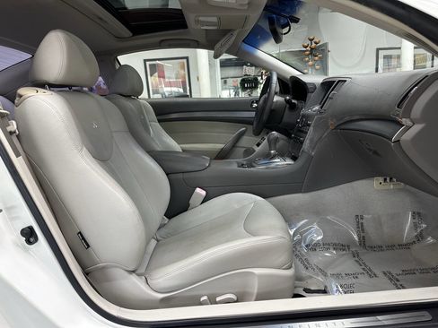 Used 2011 INFINITI G37 Journey w/ Premium Pkg image 15