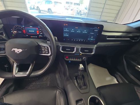 Used 2025 Ford Mustang GT Premium RWD image 4