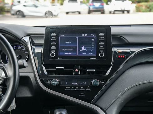 Used 2022 Toyota Camry SE FWD image 13