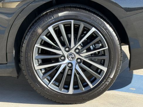 Certified 2025 Lexus ES 300h w/ Premium Package image 14