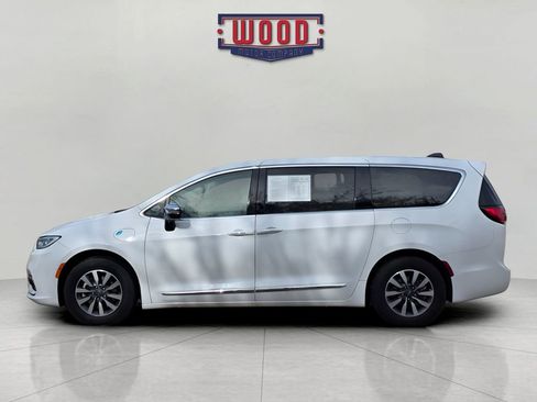 Used 2023 Chrysler Pacifica Limited image 4