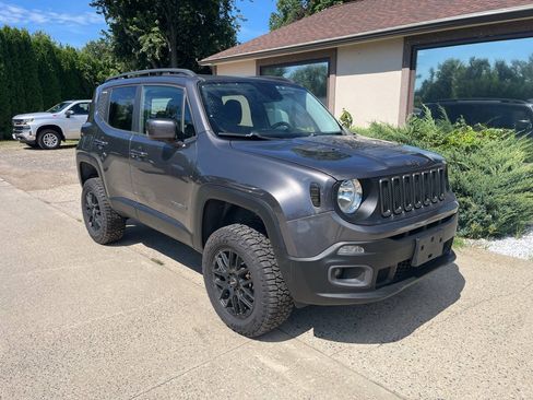Used 2016 Jeep Renegade Latitude AWD/4WD image 1