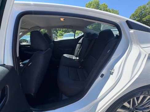 Used 2025 Nissan Altima 2.5 SV FWD image 23