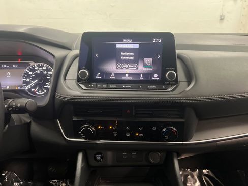 Used 2024 Nissan Rogue S FWD image 19