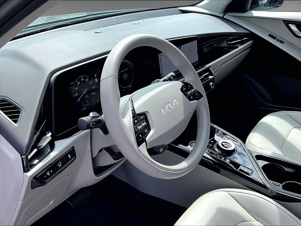 Used 2023 Kia Niro Wind w/ Wind Preserve Package FWD image 8