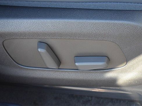 New 2026 Kia Carnival EX image 13