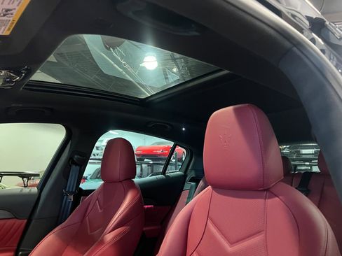 Used 2024 Maserati Grecale Trofeo image 26