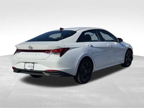 Used 2023 Hyundai Elantra SEL image 4