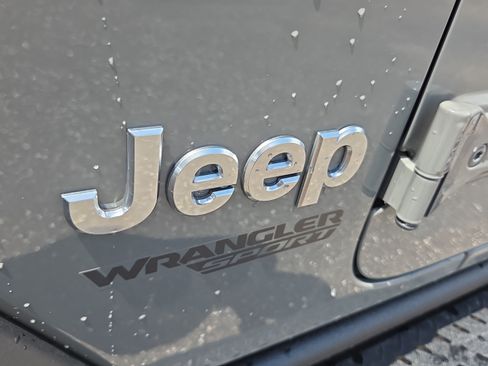 Used 2021 Jeep Wrangler Sport AWD/4WD image 30