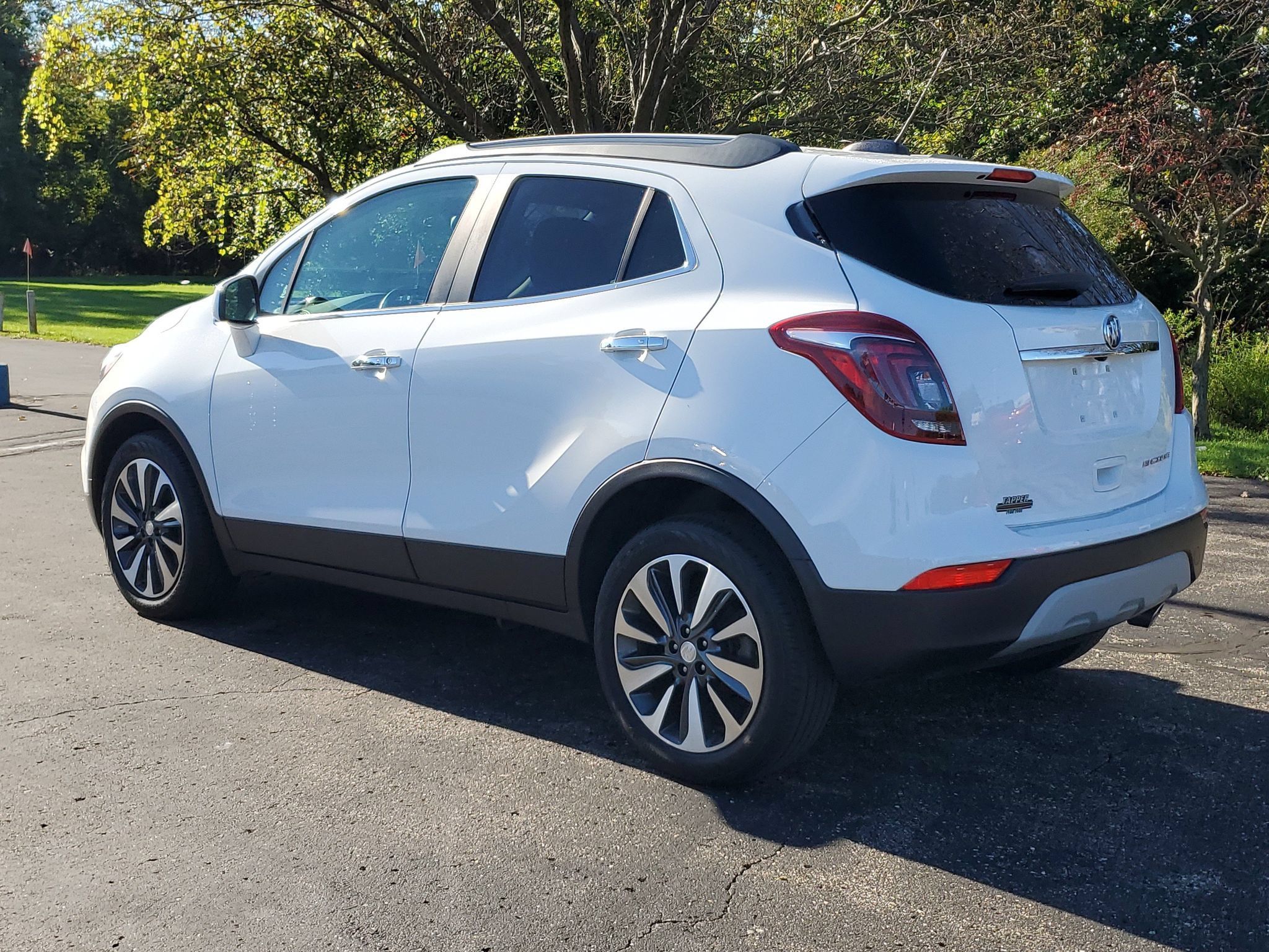 Used 2022 Buick Encore Preferred w/ Safety Package FWD image 5