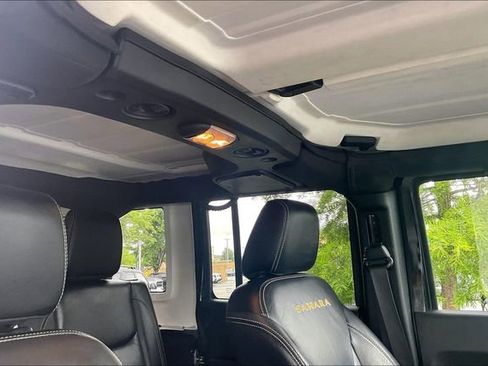 Used 2015 Jeep Wrangler Unlimited Sahara w/ Connectivity Group AWD/4WD image 22