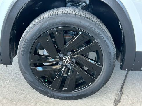 Used 2022 Volkswagen Atlas Cross Sport SE w/ Black Wheel Package image 22
