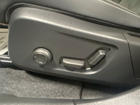 Certified 2023 Volvo C40 P8 Recharge Ultimate w/ Protection Package Premier image 11