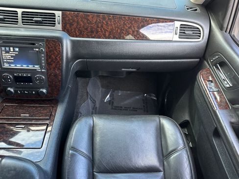 Used 2014 GMC Yukon XL Denali image 30