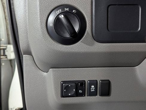 Used 2021 Nissan NV 2500 S image 25